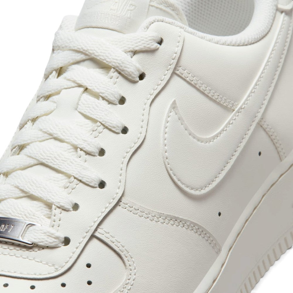 Macro focus on the toe box and lacing anchor zone, detailing the fine engineered mesh texture, synthetic toe cap reinforcement ("1972" heritage callout), and supportive lace loops.