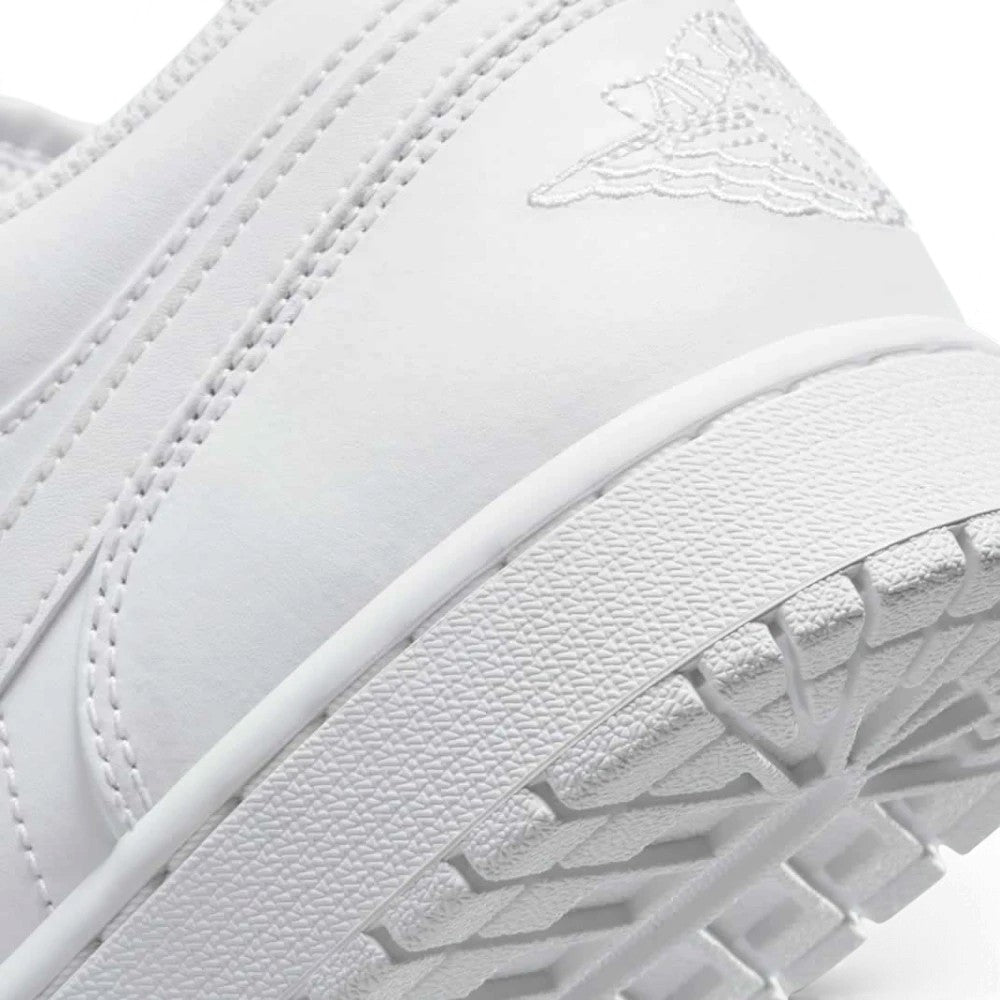 High; the padded low-cut collar, supportive leather overlays, and traditional lacing matrix "tackle" foot sliding and ankle instability, keeping your stance balanced, stabilised, and locked-in.