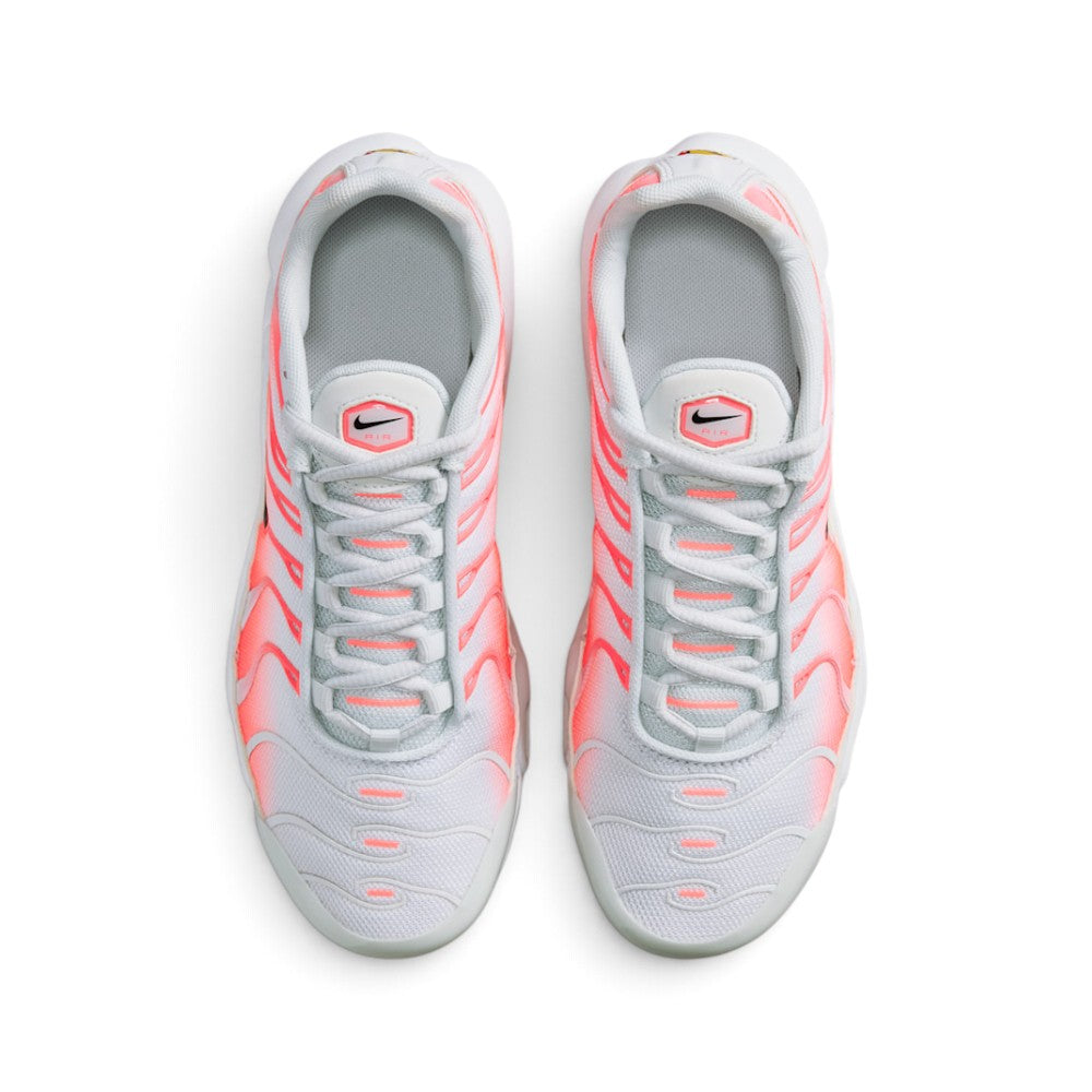 Focuses on the locked-in central lacing layout, displaying the flat white laces, padded mesh tongues with pink-bordered Nike Air hex badges, cushioned collars, and grey insoles.