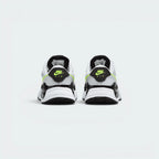 Focuses on the contoured shape of the padded low-cut collar, highlighting the structured black heel cup sitting squarely above the translucent Air heel unit.