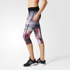 Emphasising the locked-in 3/4 hems and the professional depth of the multi-tonal print.