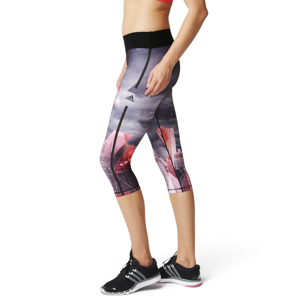 Emphasising the locked-in 3/4 hems and the professional depth of the multi-tonal print.