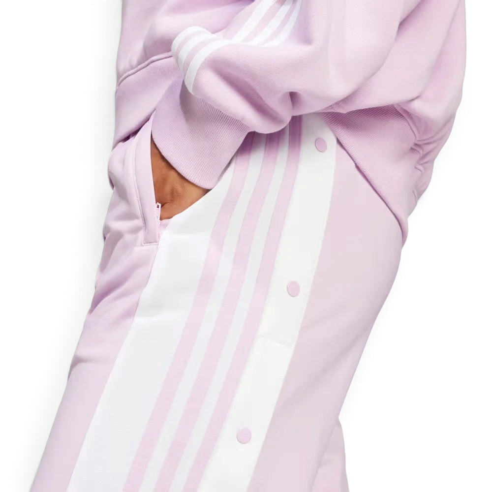 Emphasising the loose, wide-leg cut and the functional breakaway side panels.