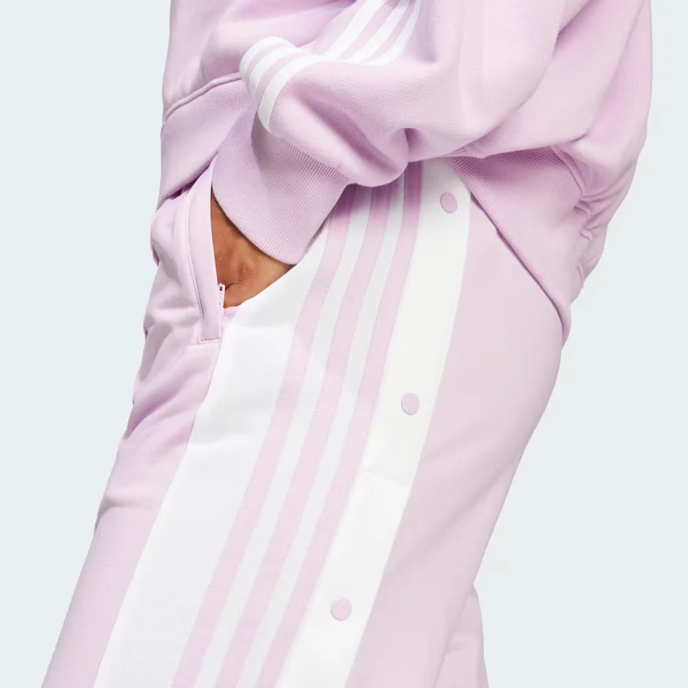 Emphasising the loose, wide-leg cut and the functional breakaway side panels.