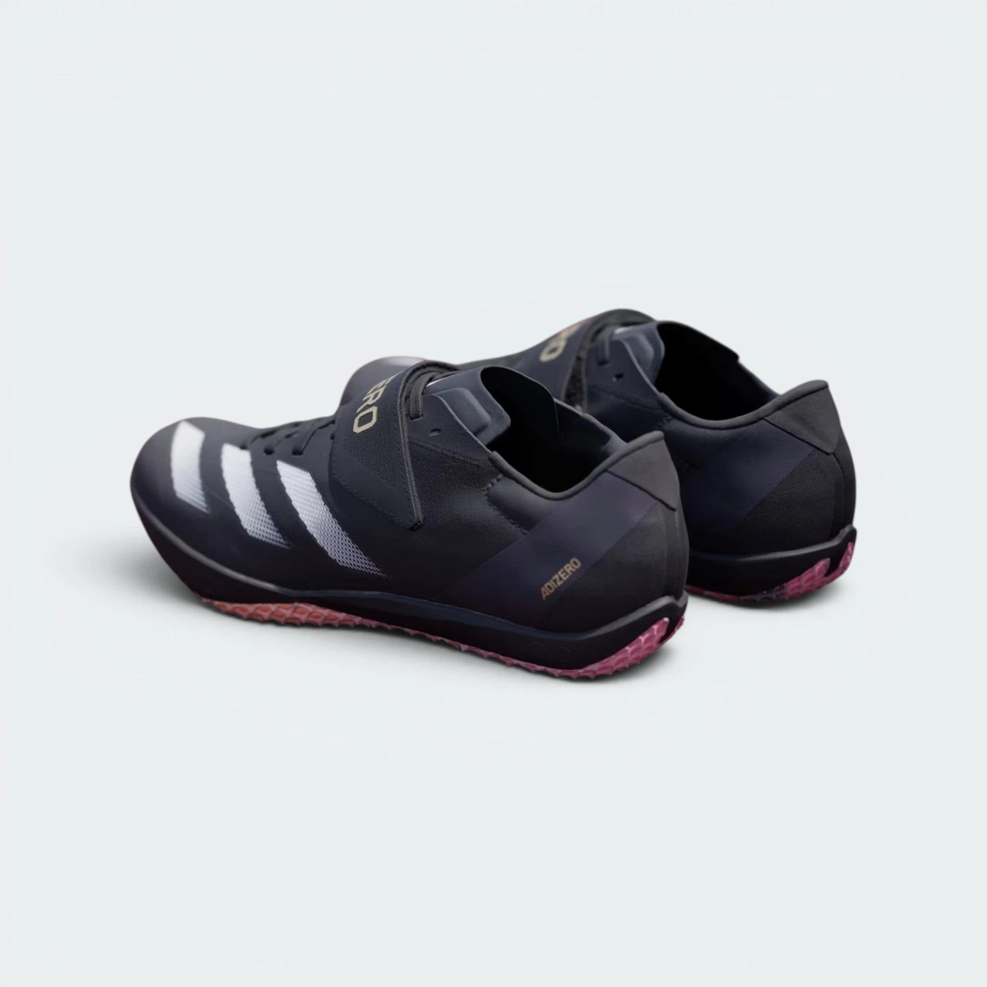 Focuses on the stable, reinforced heel counter designed for a supportive, locked-in plant phase.