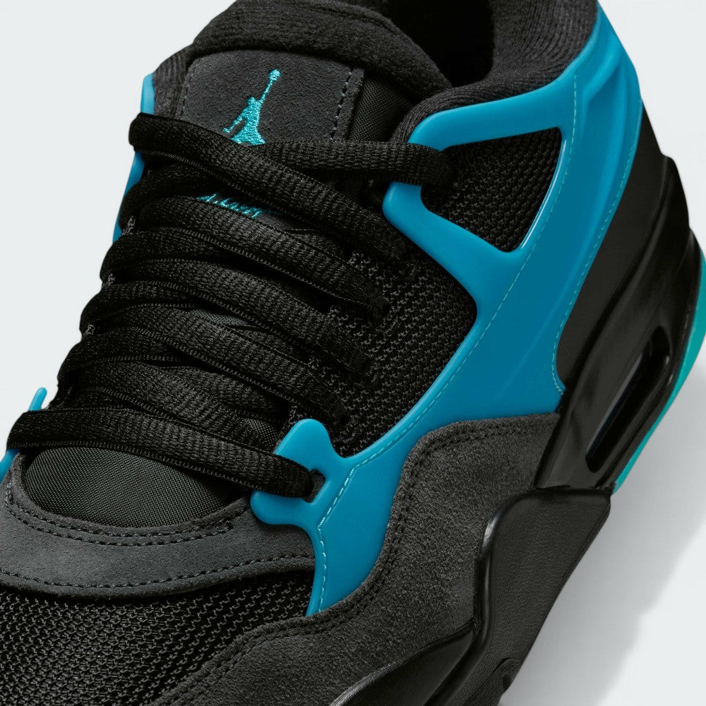 Zoom Looking at the Front of the Shoes and Laces: A close-up of the flexible TPU eyestays and the premium textile texture of the toe box.