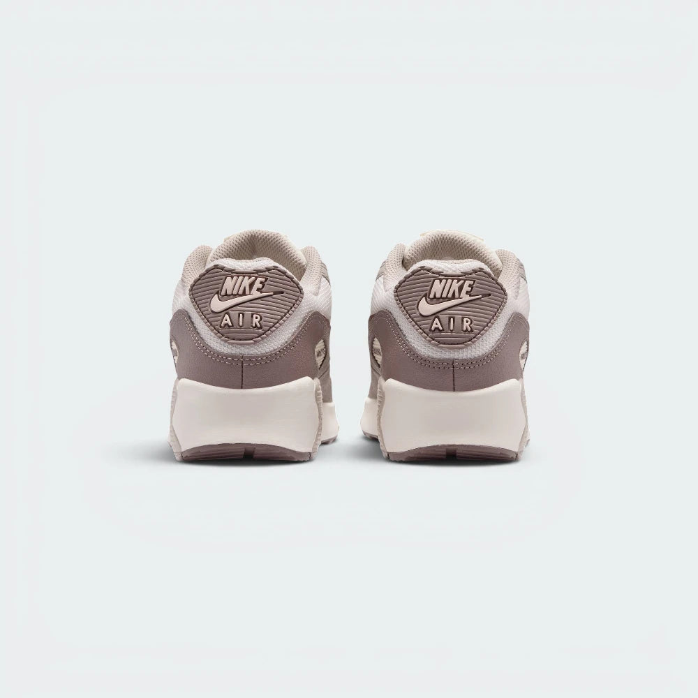 Focuses on the ribbed rubber heel badge featuring classic Nike Air branding and the clean finish of the sole casing.
