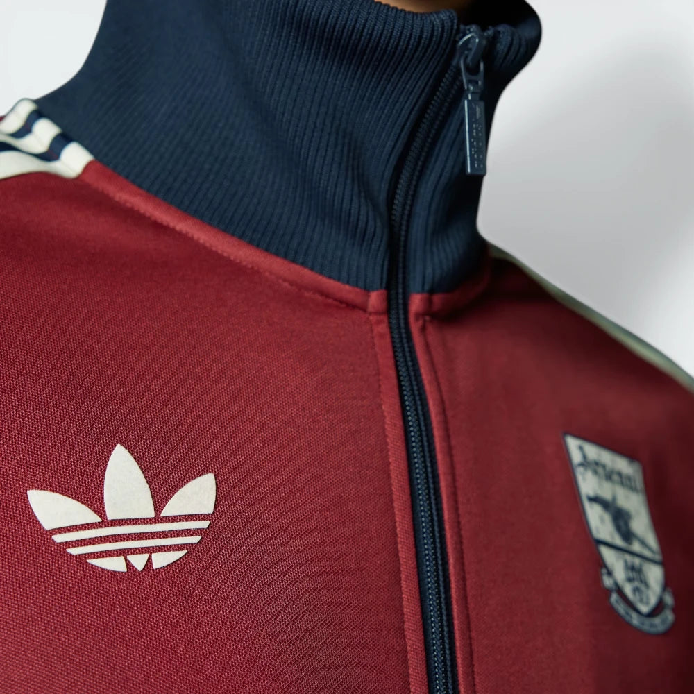 Angle view showing the front-left chest, emphasizing the vintage suede print Arsenal crest and the embroidered Trefoil.