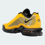 Rear view of the Nike Air Max Plus TN SE Juniors' trainers, focusing on the prominent Tuned Air branding on the heel and wavy design elements.