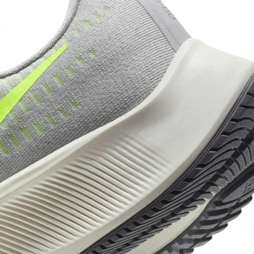 Detailed zoom on the outsole and midsole of the Nike Air Zoom Pegasus 37 Men's grey running trainers, highlighting the responsive React foam and visible Zoom Air unit.