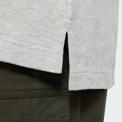 Detailed zoom on the heathered cotton fabric weave and the reinforced stitching at the hem.