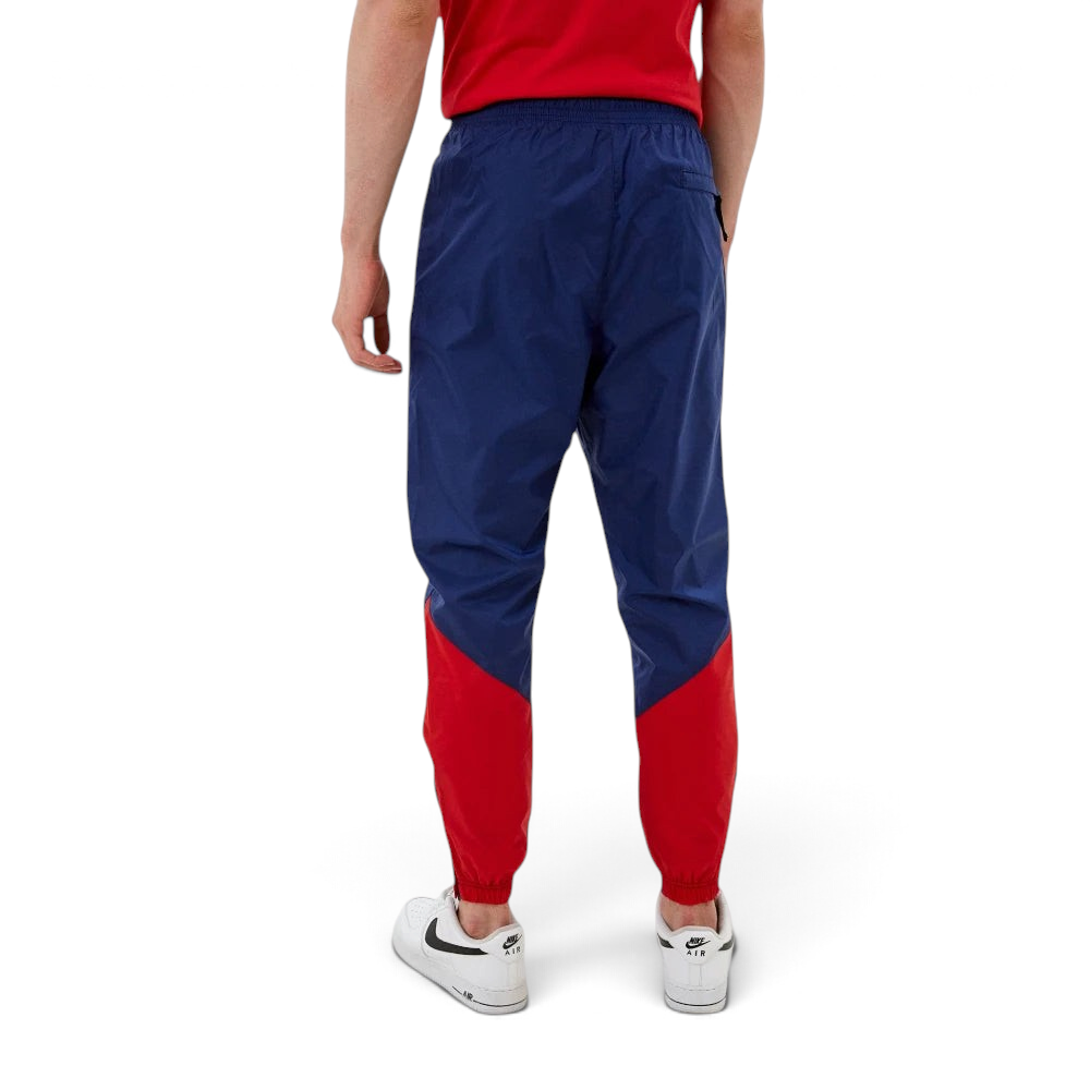 Focuses on the clean drape of the rear seat, highlighting the horizontal seam tracking above the secure zippered back pocket and the gathered elastic ankle cuffs.