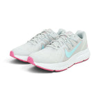 Emphasising the low-slung, athletic stance of the trainers and the fresh visual harmony between the light Vast Grey uppers, pastel Glacier Ice Swooshes, and popping pink toe-cap wraps.