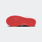 Displays the technical pivot-point tread designed for unreal multi-surface traction.