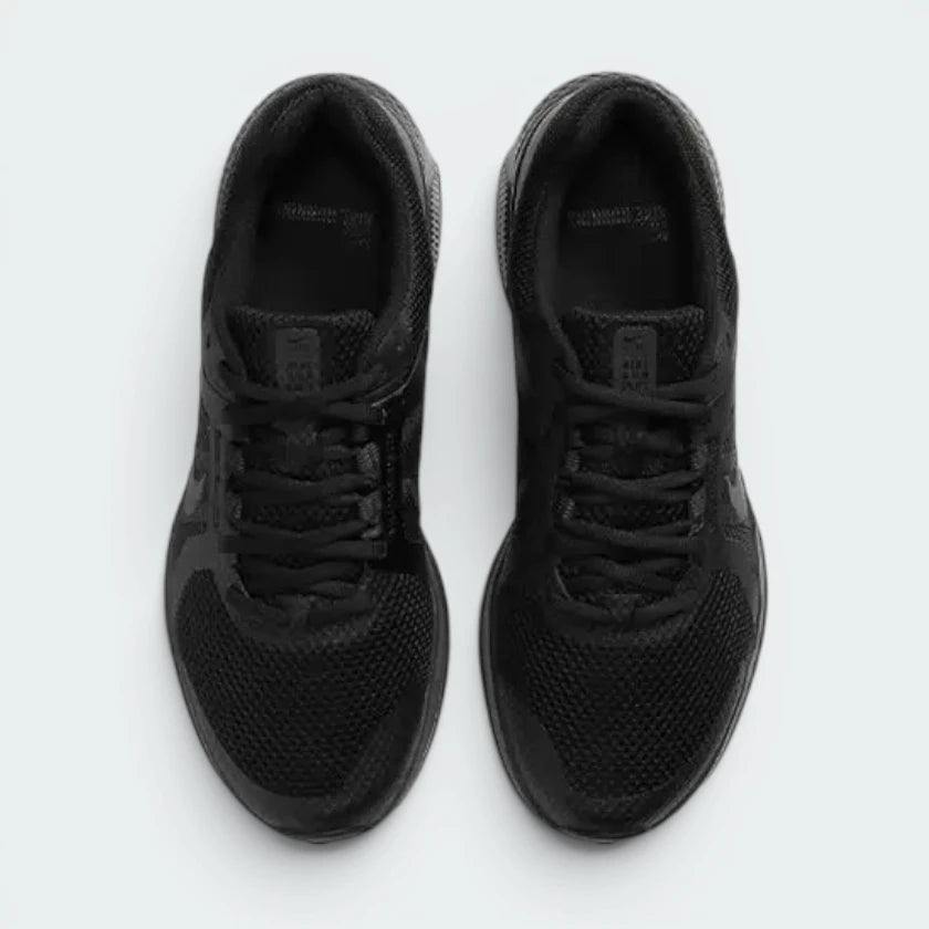 Focuses on the locked-in midfoot webbing track, displaying the perfect symmetry of the classic tongue layout and the breathable open mesh guarding the front toe box.