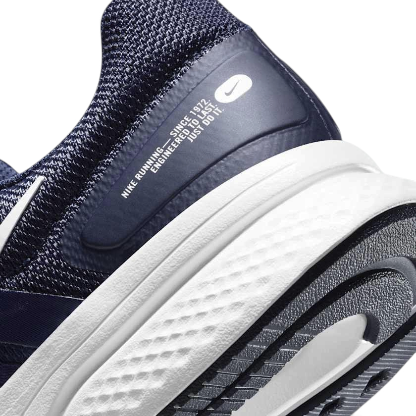Detailed zoom on the outsole and midsole of the Nike Run Swift 2 Men's navy running shoes, highlighting the soft foam cushioning and durable rubber outsole.