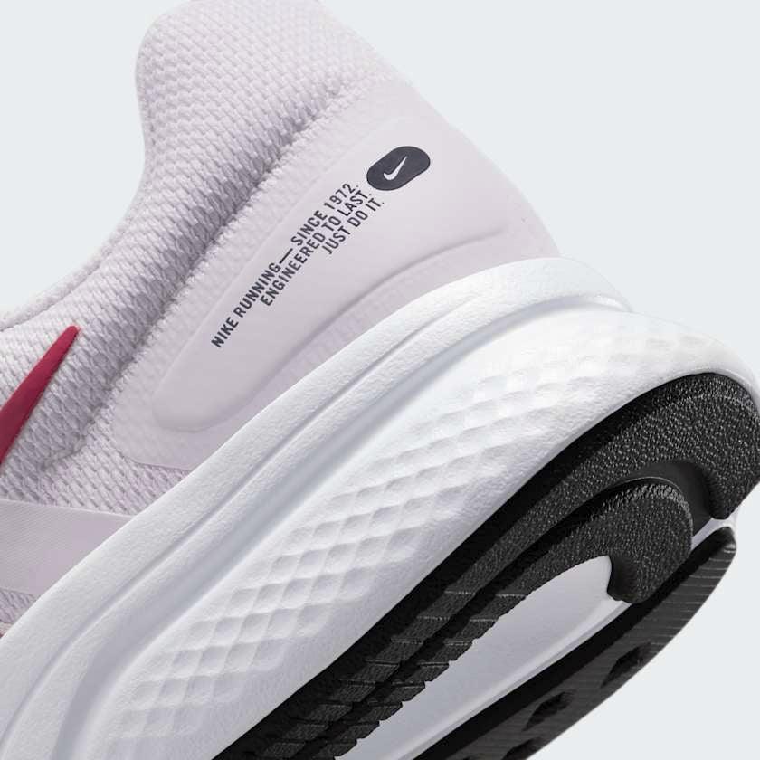 Detailed zoom on the outsole and midsole of the Nike Run Swift 2 Women's pink running shoes, highlighting the soft foam cushioning and durable rubber outsole.