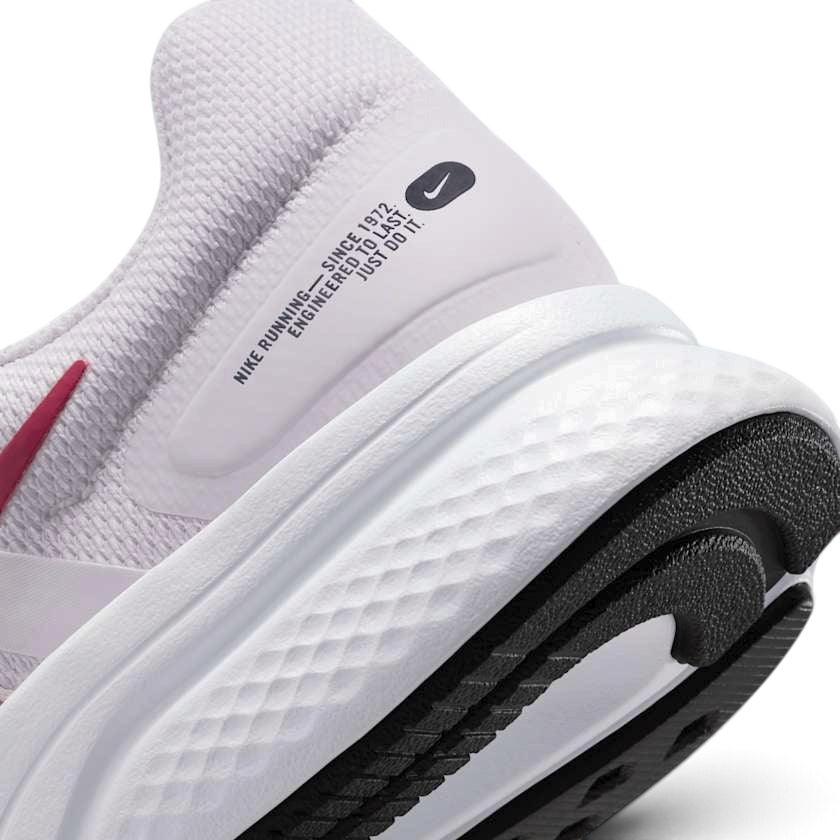Detailed zoom on the outsole and midsole of the Nike Run Swift 2 Women's pink running shoes, highlighting the soft foam cushioning and durable rubber outsole.