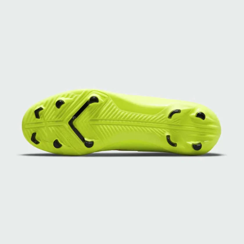 Close-up of the Nike Mercurial Vapor 14 Club FG/MG men's football boot outsole, highlighting conical studs for multi-directional traction.