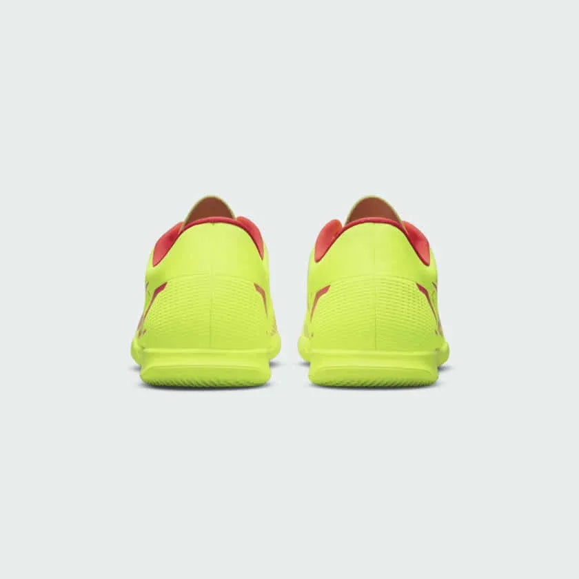 Rear view of the Nike Mercurial Vapor 14 Club IC men's indoor football boot, focusing on the streamlined heel and indoor court branding.