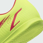 Detailed close-up of the Nike Mercurial Vapor 14 Club IC indoor football boot's non-marking rubber outsole grip pattern, midsole, and heel area.
