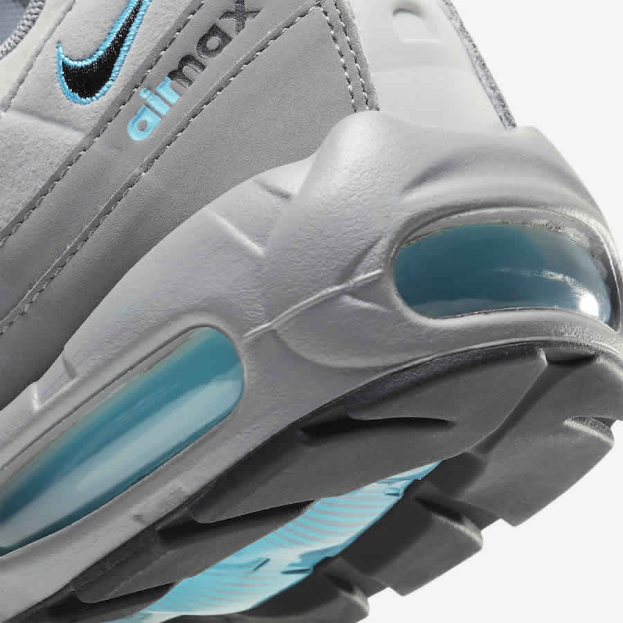 Detailed zoom on the outsole and midsole of the Nike Air Max 95 Men's running shoes, highlighting the cushioned foam and visible Max Air units.