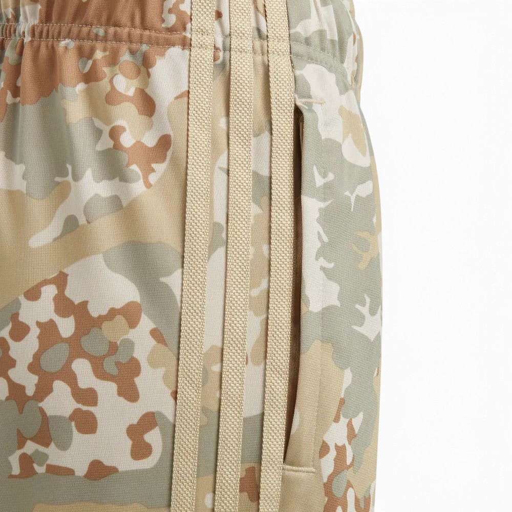 Zoom looking at the zip pockets and hardware, highlighting the reinforced stitching and durable zipper construction.