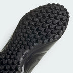 Highlights the "unreal" finish of the multi-directional lugs and the stable rubber construction.