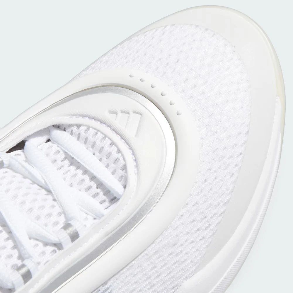 Details the high-definition textile weave on the toe box and the reflective properties embedded near the throat.
