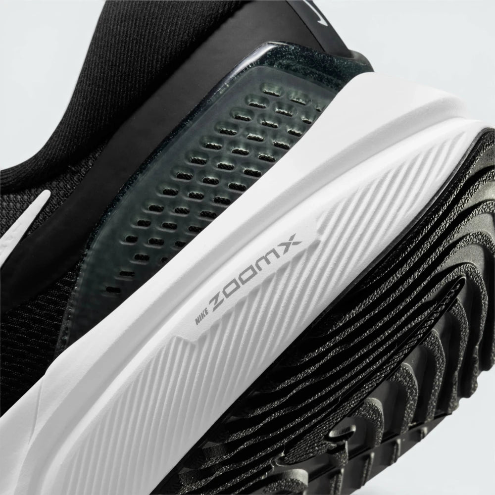 Highlights the "unreal" clean finish where the structural white cushioning wall securely houses the Zoom Air technology above the high-grip black rubber base.