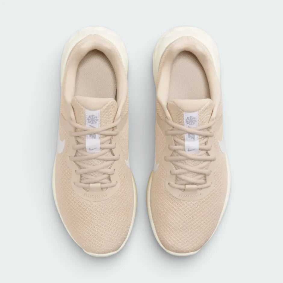 Top-down view of the women's Revolution 6 trainers, highlighting the light brown mesh texture and the secure Sand Drift lacing system.