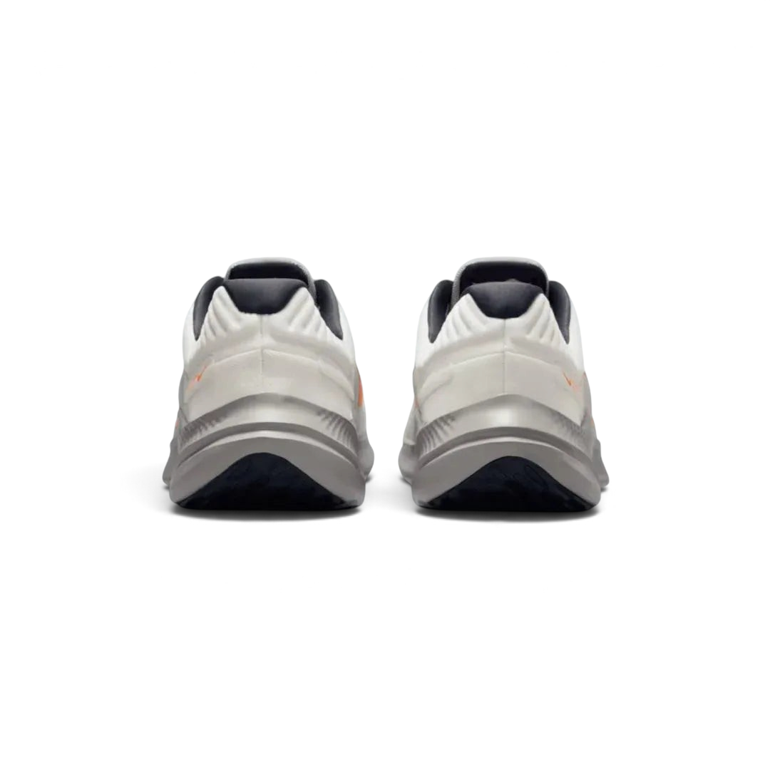 Rear view of the Nike Quest 5 Men's running shoes, focusing on the supportive heel collar and subtle branding.