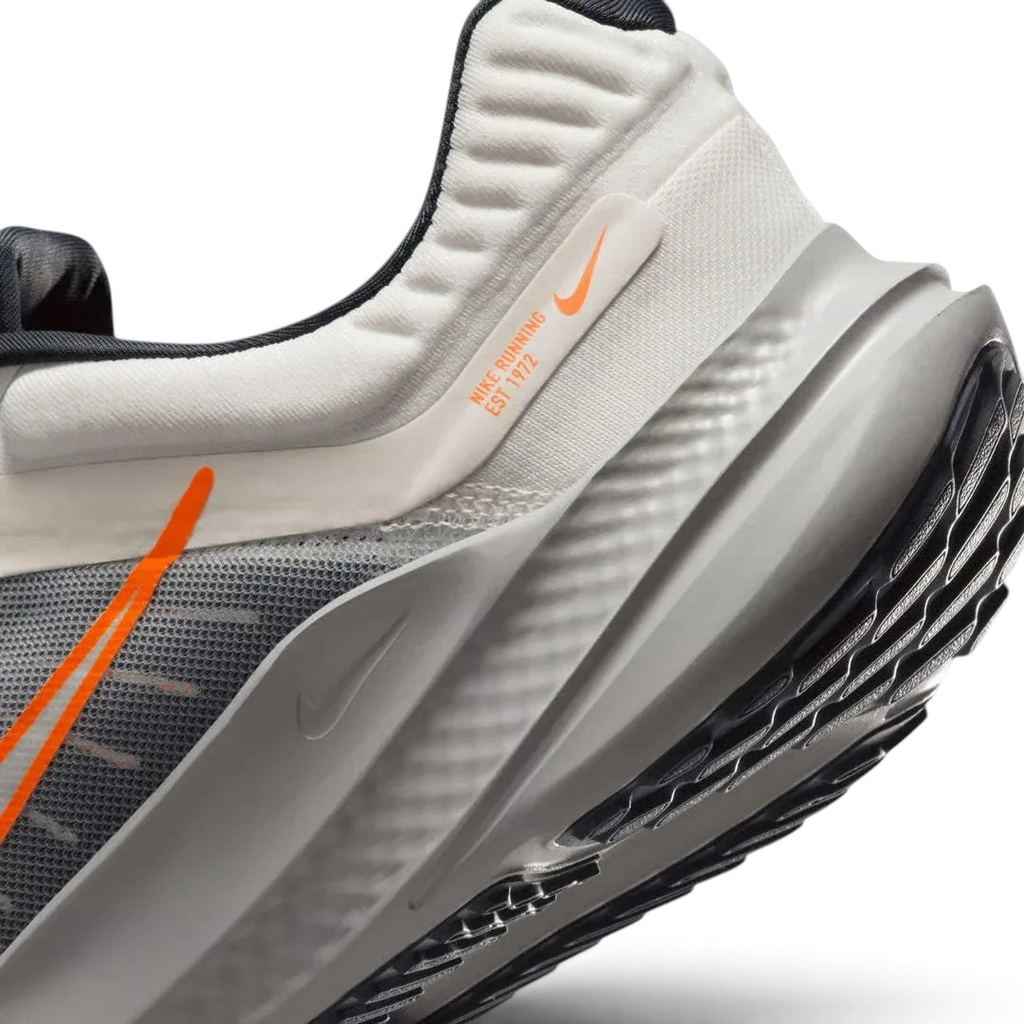 Detailed zoom on the outsole and midsole of the Nike Quest 5 Men's running shoes, highlighting the super-soft foam cushioning and rubber traction zones.
