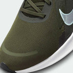 Close-up of Nike Quest 5 Men's Green Running Shoes DD0204-300 mesh texture, laces, and tongue design