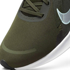 Close-up of Nike Quest 5 Men's Green Running Shoes DD0204-300 mesh texture, laces, and tongue design
