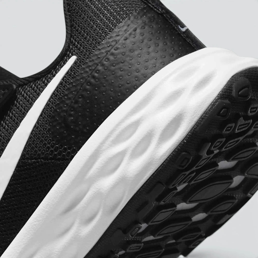 Highlights the "unreal" clean finish where the soft, springy foam cushioning wall bonds securely to the high-traction rubber podded base.