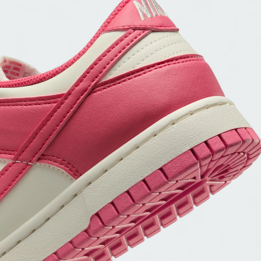 Detailed zoom on the outsole and midsole of the Nike Dunk Low Next Nature Women's pink trainers, highlighting the cushioned foam and classic rubber cupsole construction.