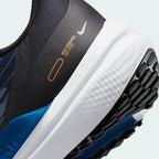 Detailed zoom on the outsole and midsole of the Nike Air Winflo 9 Men's dark blue running shoes, highlighting the soft foam cushioning and durable rubber outsole.