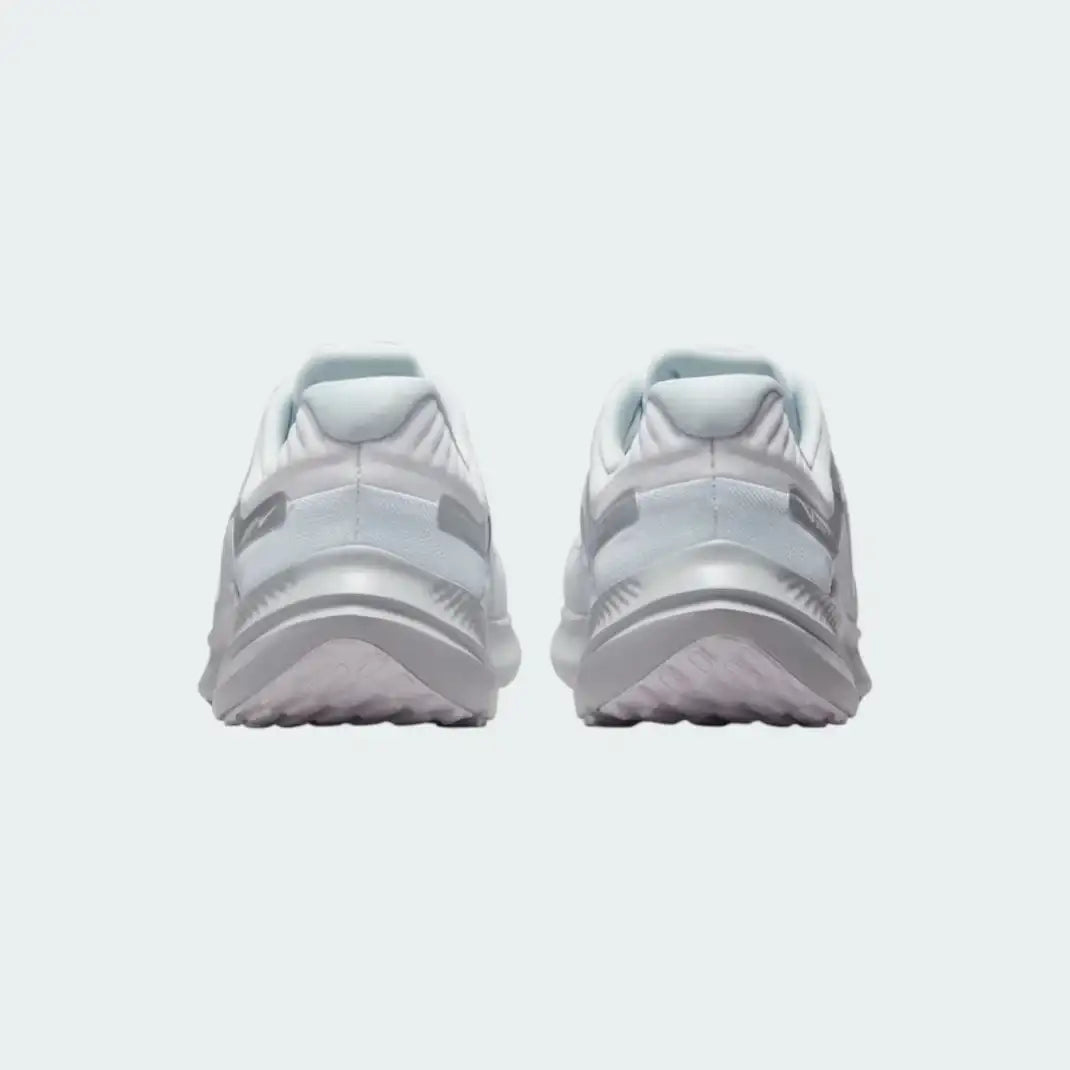 Rear view of the Nike Quest 5 Women's white running shoes, focusing on the supportive heel collar and subtle branding.