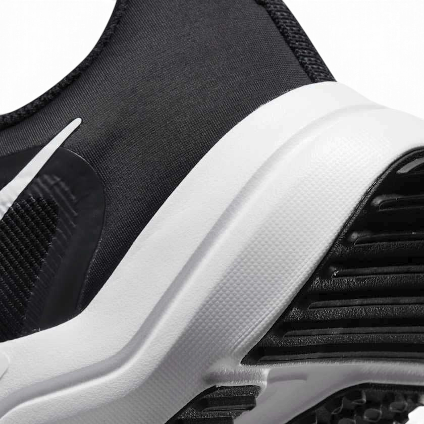 Detailed zoom on the outsole and midsole of the Nike Downshifter 12 Men's black training shoes, highlighting the soft foam cushioning and durable rubber outsole.