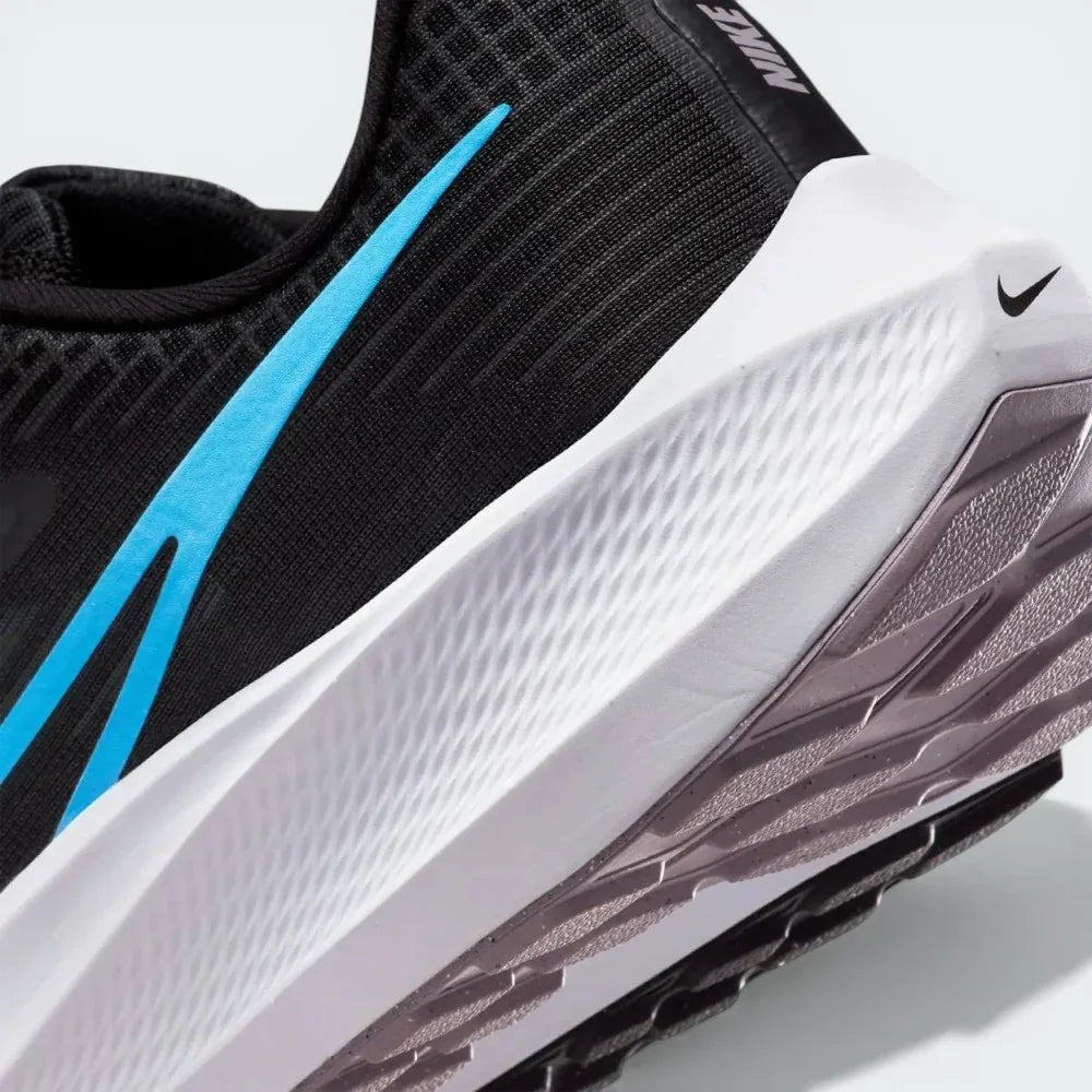 Zoom looking at the outsole and midsole, focusing on the "Nike React" branding and the responsive Zoom Air unit locations.