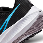 Zoom looking at the outsole and midsole, focusing on the "Nike React" branding and the responsive Zoom Air unit locations.