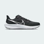 Side profile of the Nike Pegasus 39 DH4071-001, showcasing the Black mesh upper, White Swoosh, and the tapered Dark Smoke Grey heel.