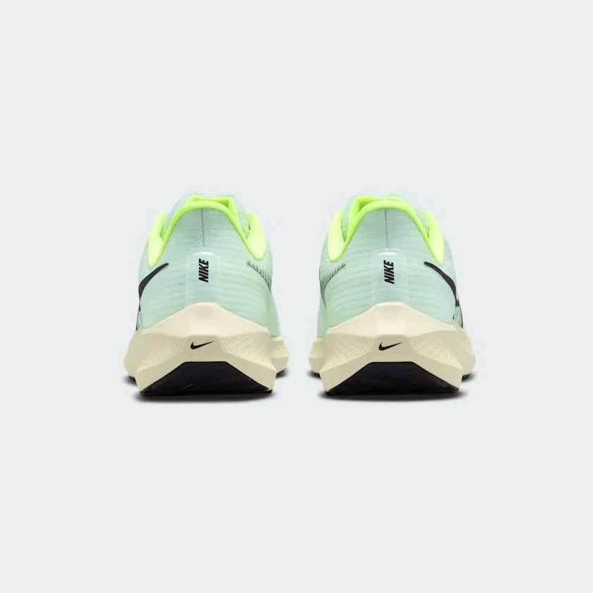 Rear view of the Nike Air Zoom Pegasus 39 Men's green running trainers, focusing on the supportive heel collar and design for smooth transitions.