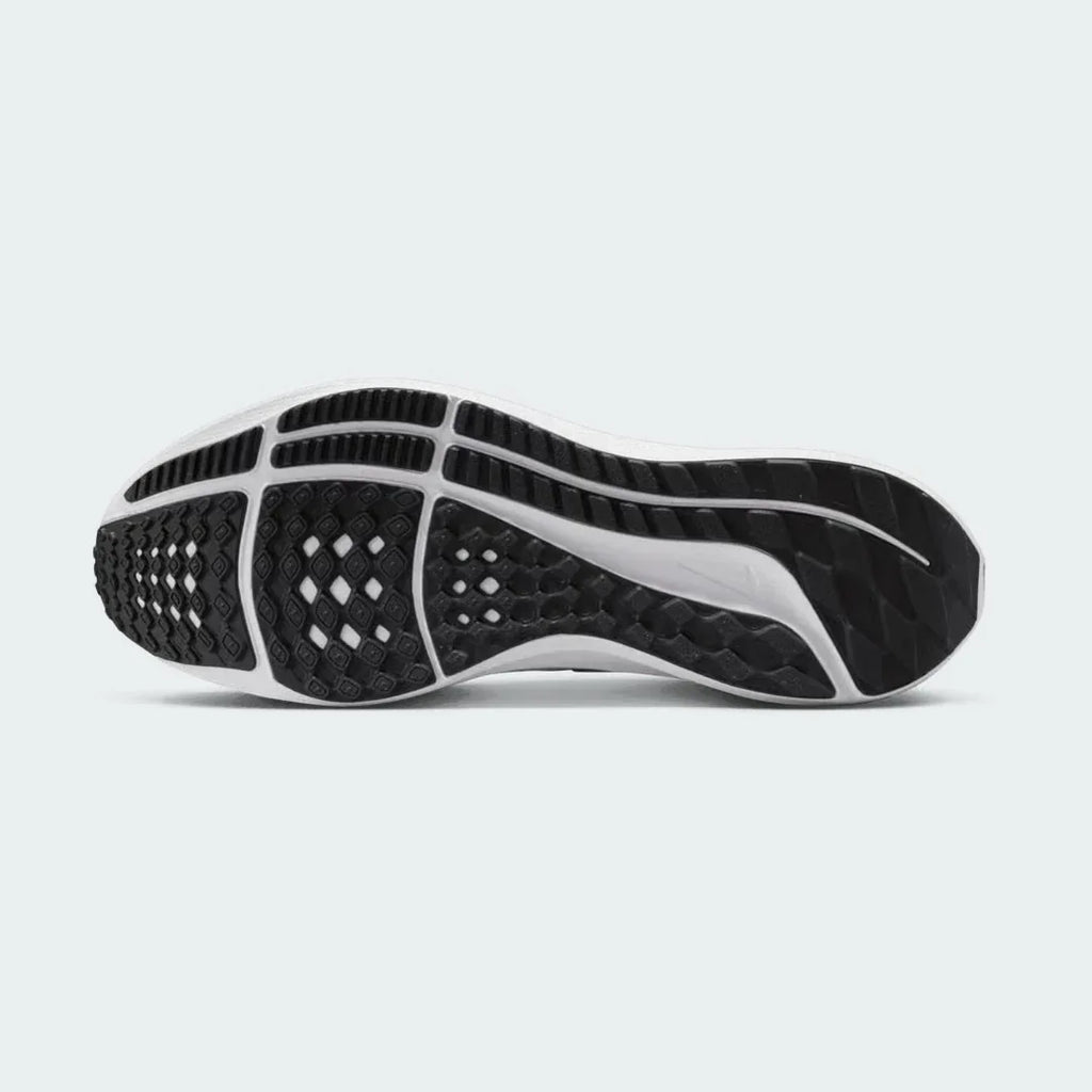 View of the outsole of the Nike Air Zoom Pegasus 39 Men's blue running trainers, showing the durable rubber waffle-inspired tread pattern for road traction.
