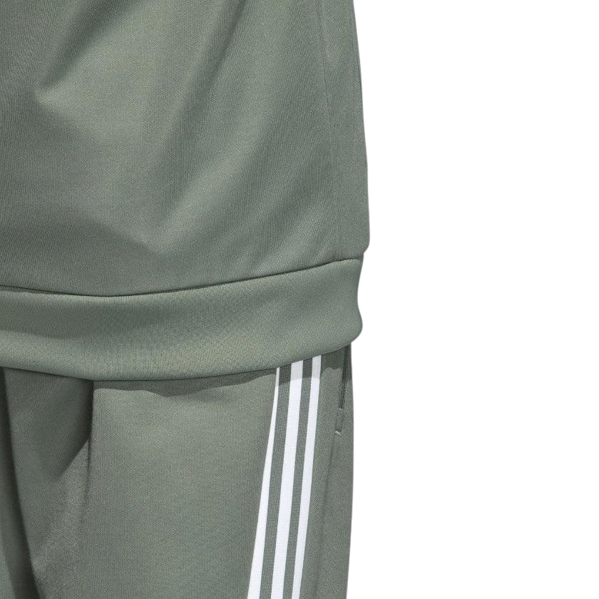Detailed zoom on the waist hem