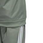 Detailed zoom on the waist hem