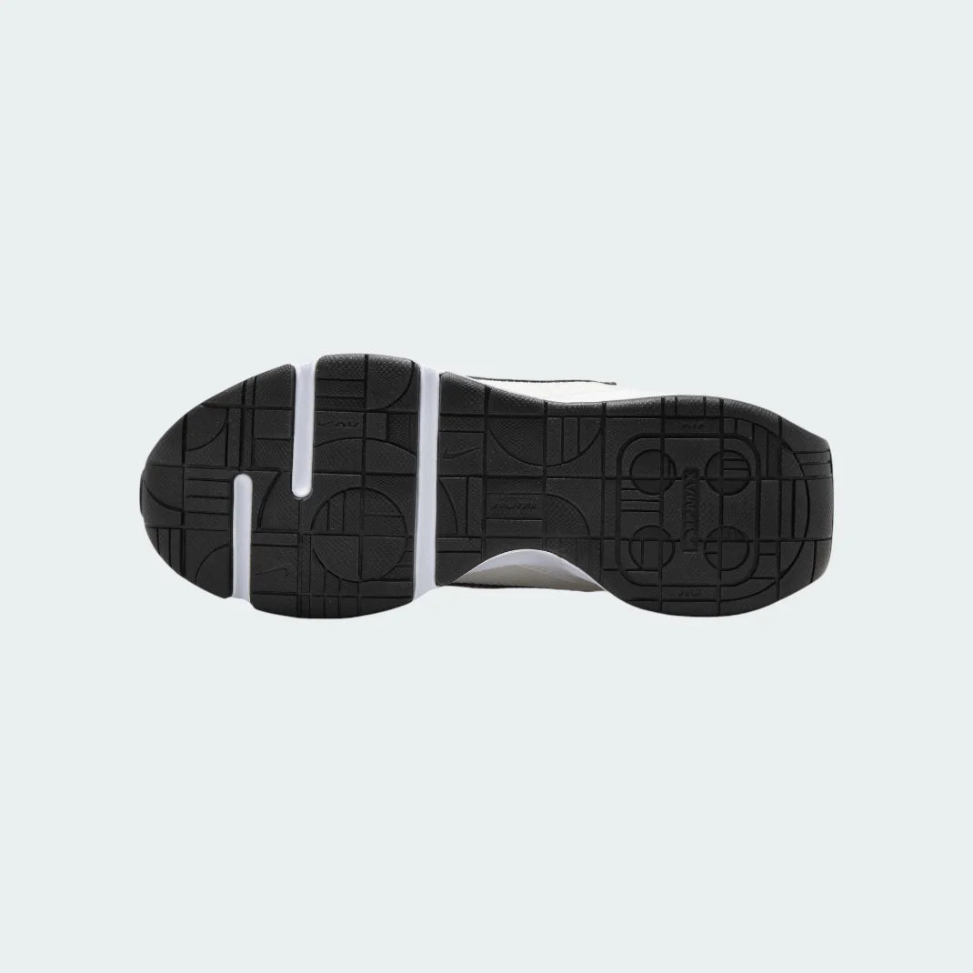 View of the outsole of the Nike Air Max Intrlk Lite Juniors' trainers, showing the durable rubber tread pattern.