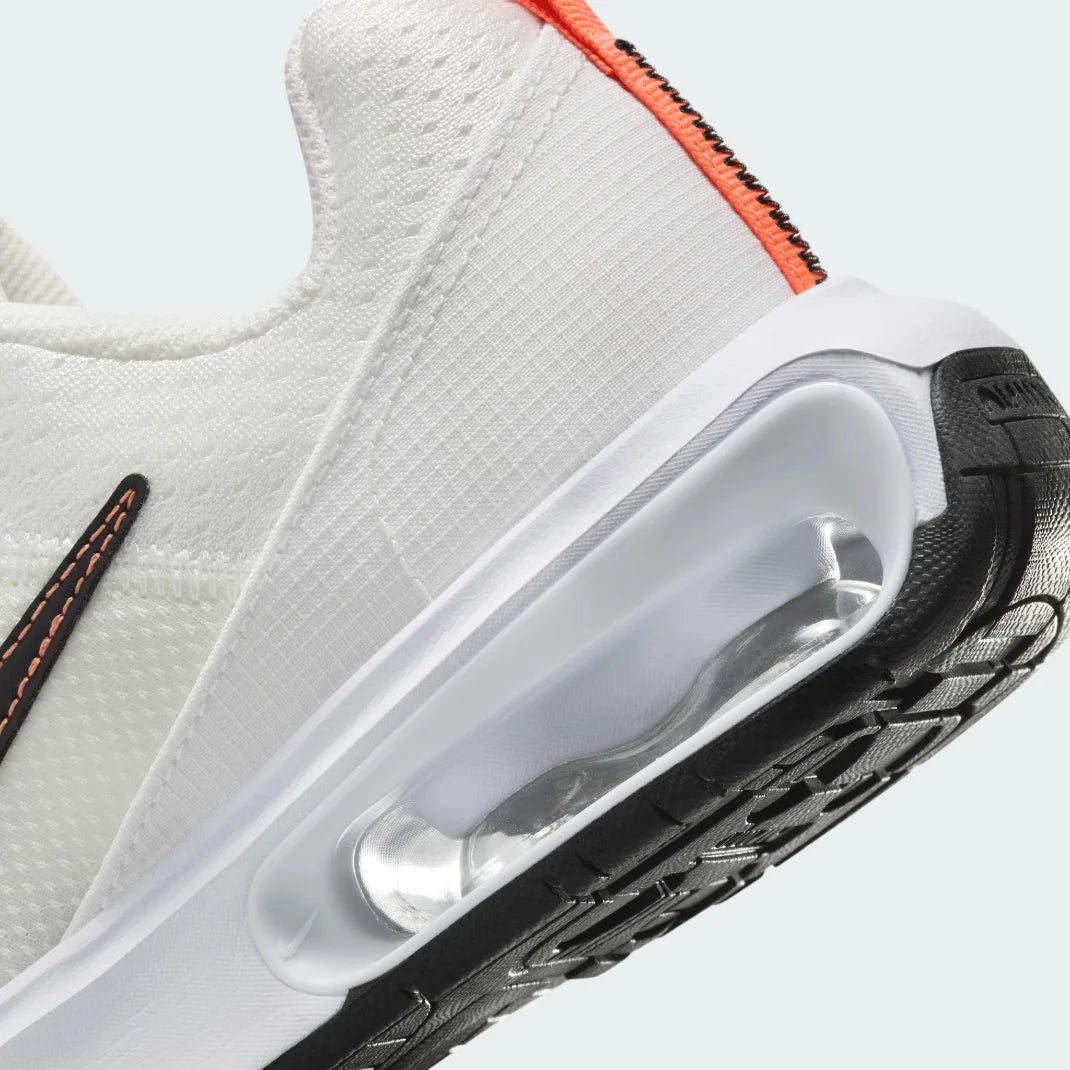 Detailed zoom on the outsole and midsole of the Nike Air Max Intrlk Lite Juniors' trainers, highlighting the cushioned foam and visible Max Air unit.
