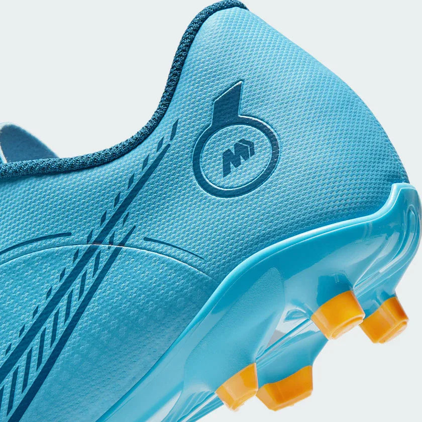 Zoomed-in view of the Nike Vapor 14 Club FG/MG football boot's outsole, detailing the stud configuration, midsole, and heel construction.